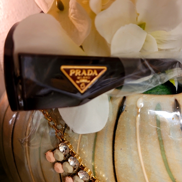 ✅PRADA🎶 🌹🌹 RARE COLOR COMBO, SUNGLASSES 😎 - Picture 1 of 7